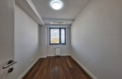 Alquiler de un amplio apartamento de 3 habitaciones, 73 m², centro de Novi Belgrado, Serbia